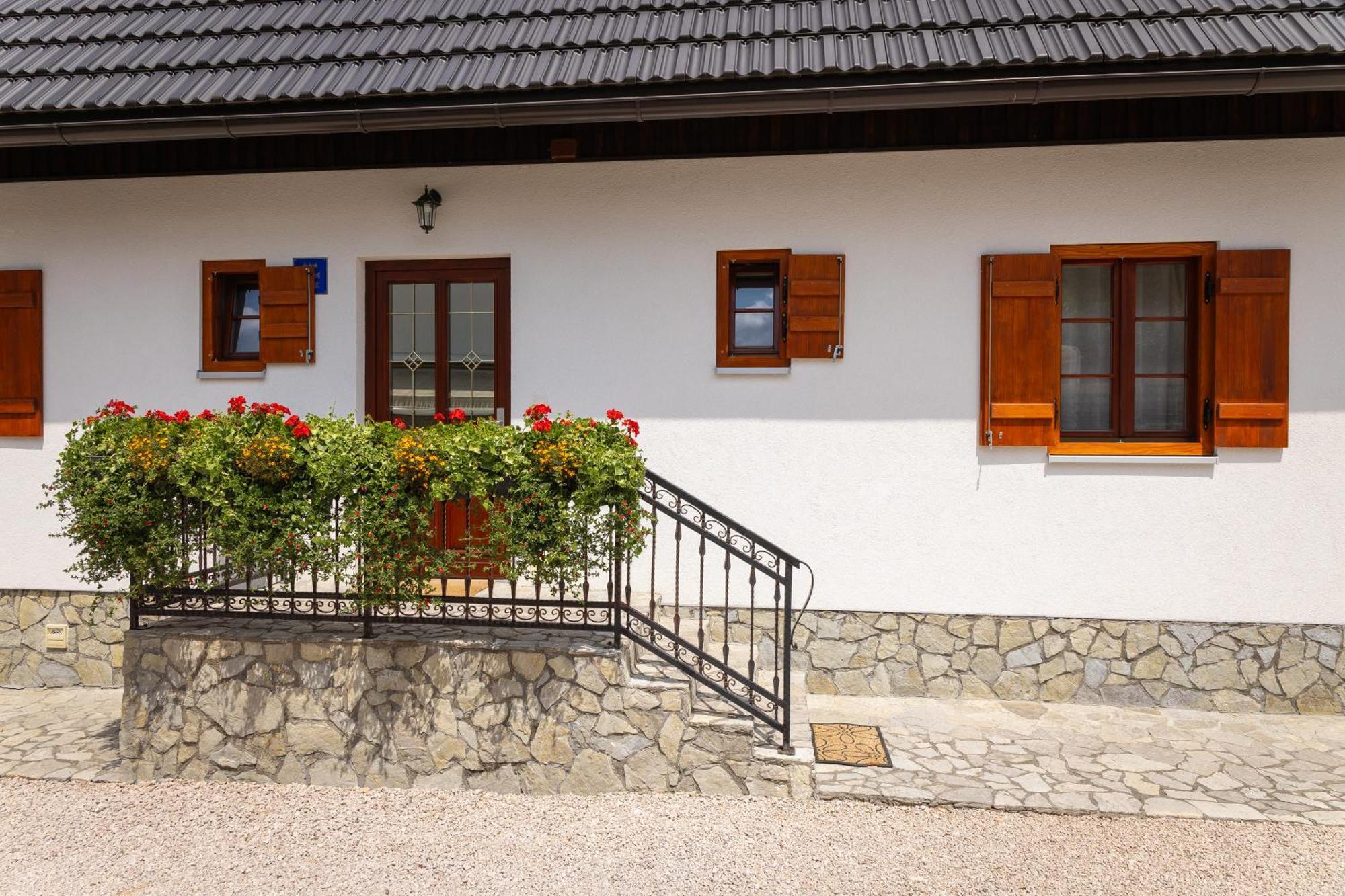 Hotel Green Lakes House Mukinje Exterior foto